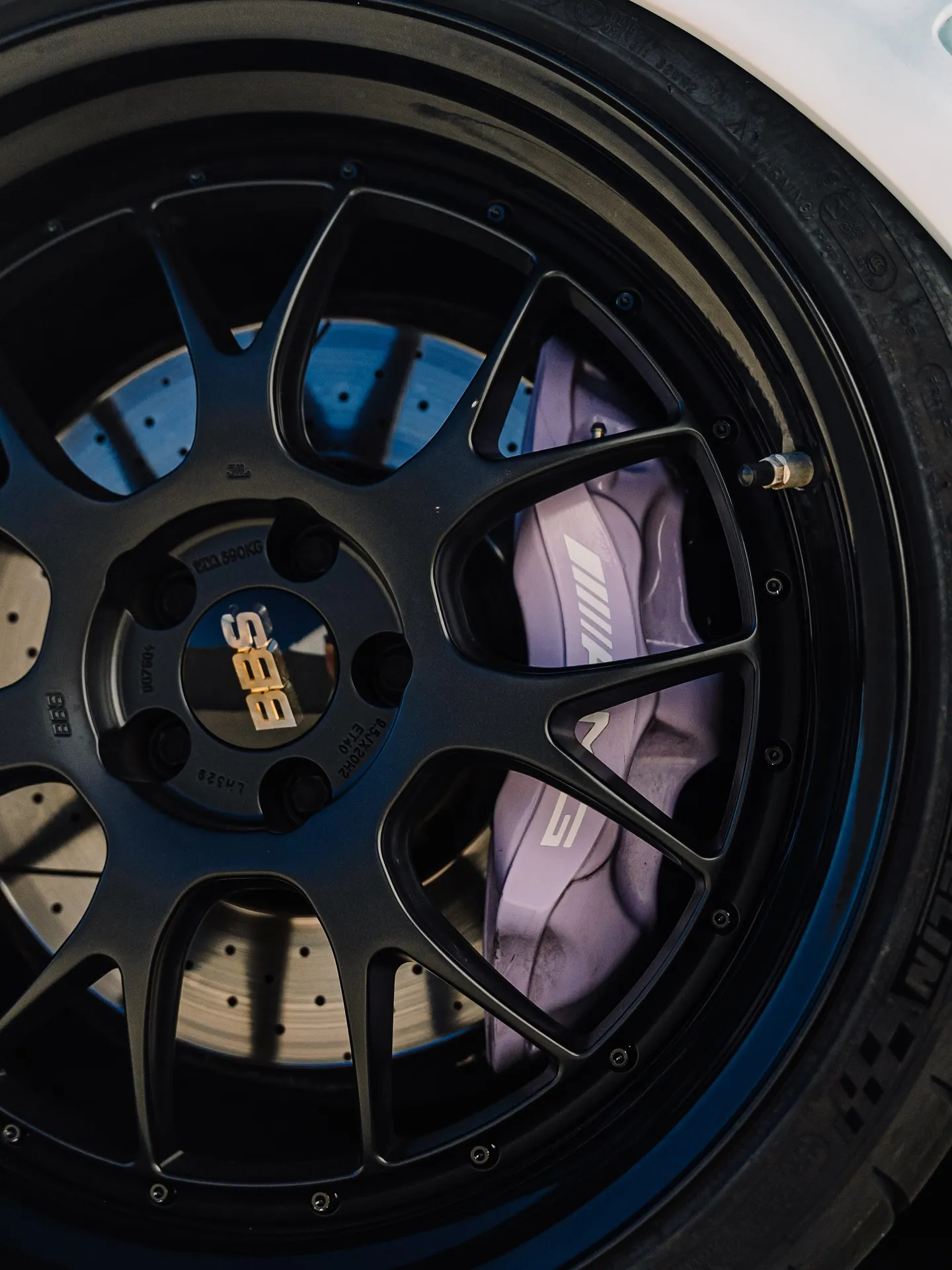 Mercedes-Benz AMG GT protected with Inozetek Dynamic PPF Matte White. - изображение 5