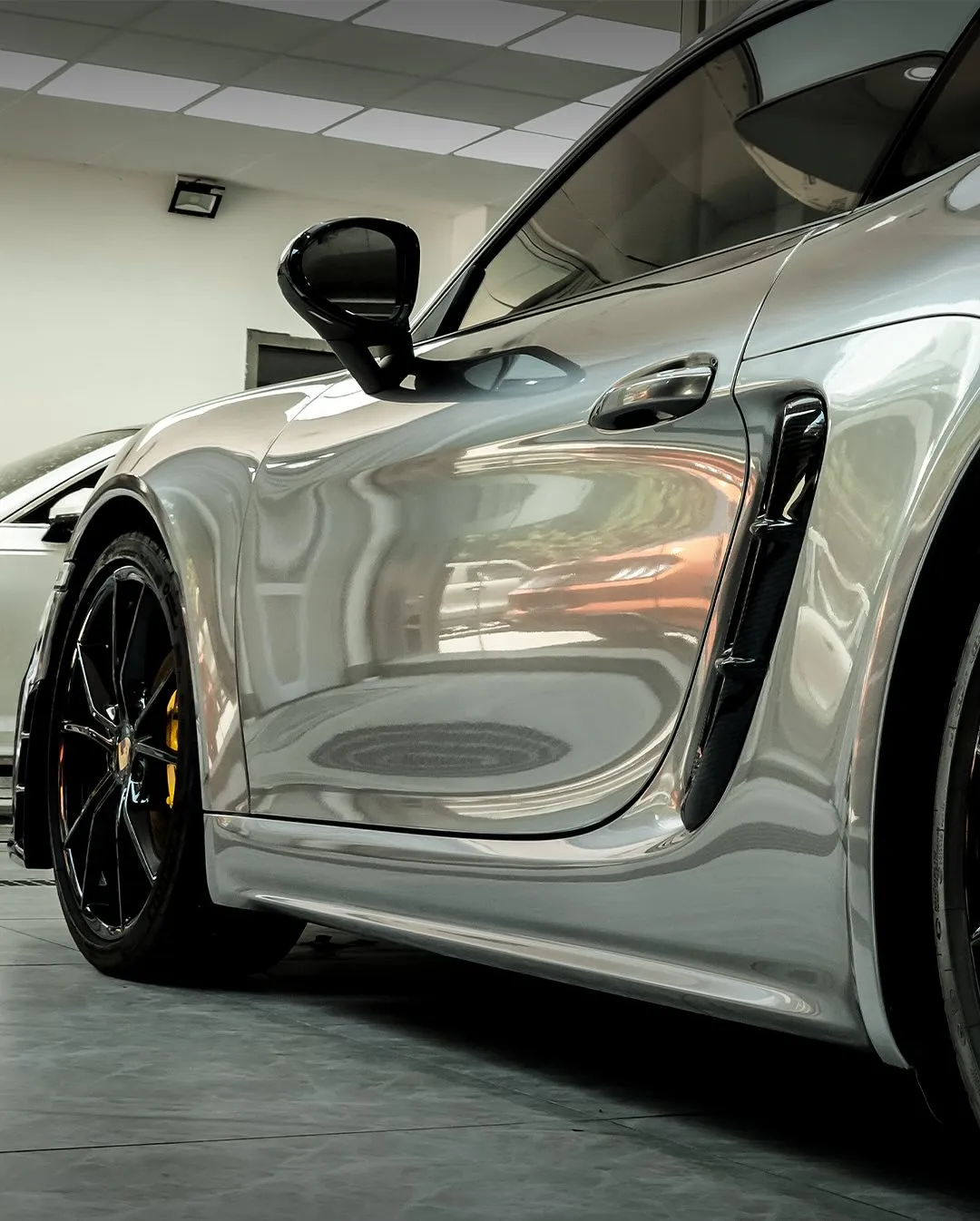 Porsche Cayman 718 в пленке Liquid Metallic Silver. - изображение 6