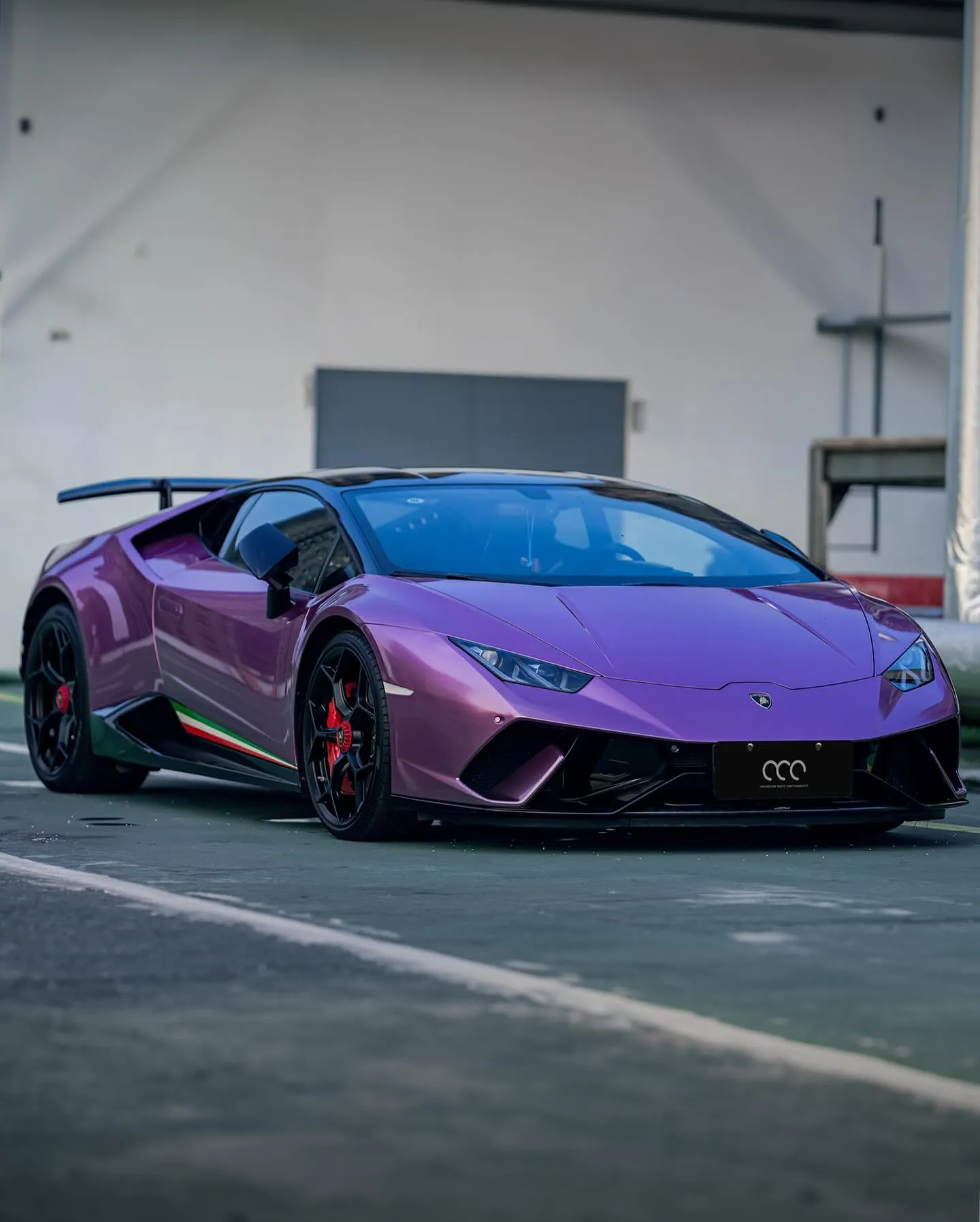 Lamborghini Huracan Performante, оклеенный пленкой MC Films High Gloss Metallic Diablo Viola. View 1
