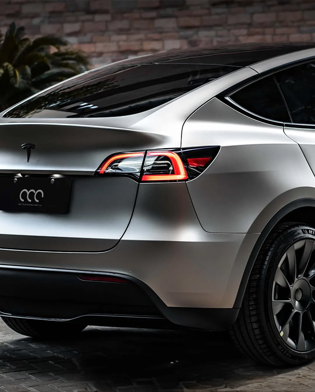 Tesla Model Y в пленке Matte Monza Grey Magno. - изображение 4