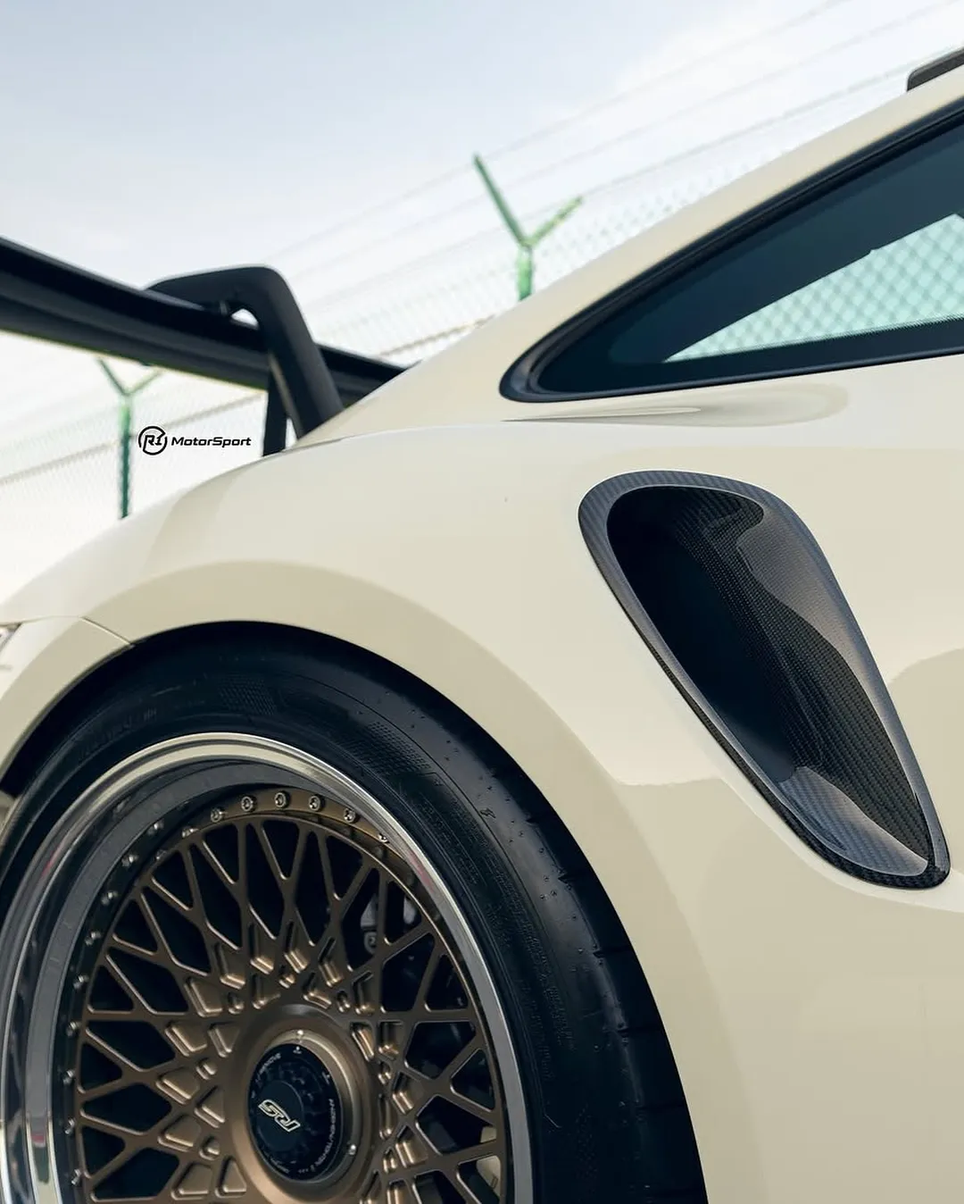 Porsche 992 GT3RS wrapped in Inozetek Boneyard White film. - изображение 5