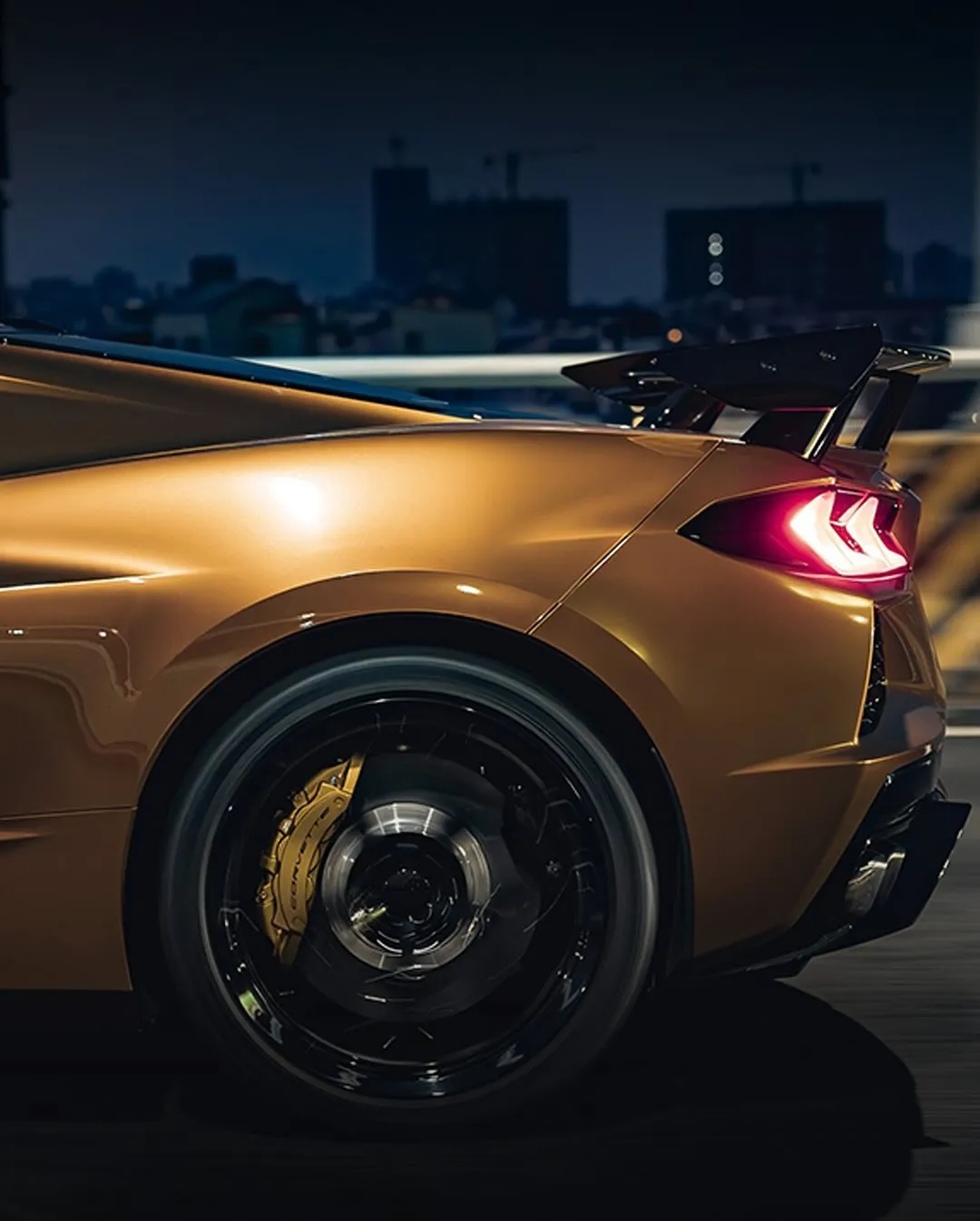 Corvette C8 в пленке Madeira Gold. View 1