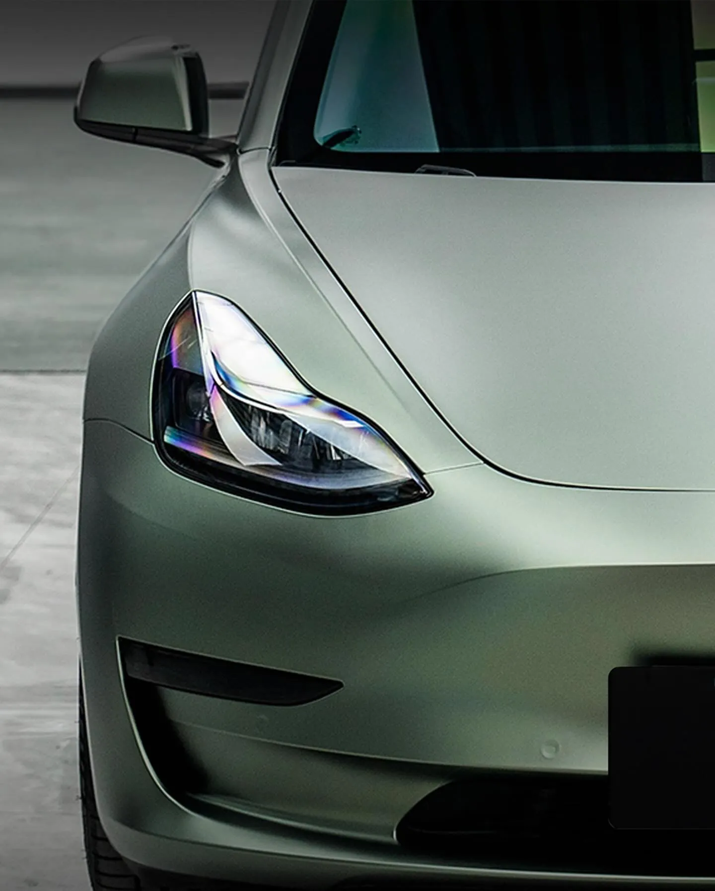 Tesla Model 3, оклеенный пленкой MC Films Matte Metallic Grey Green. - изображение 5