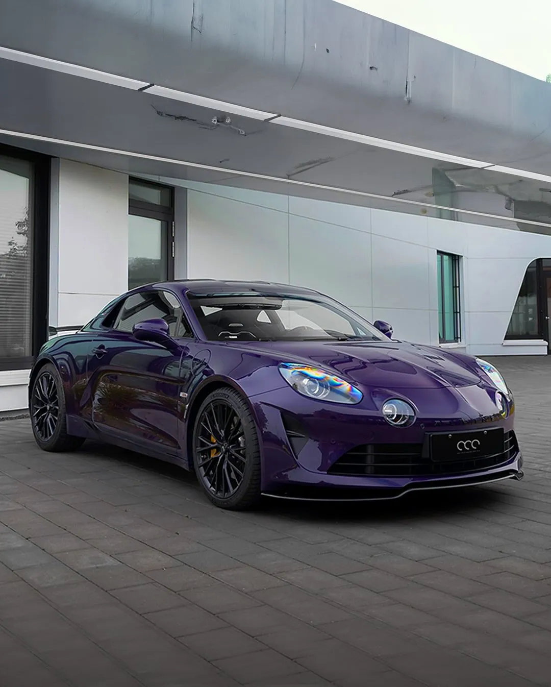 Alpine A110 в пленке Super Gloss Venetian Purple.