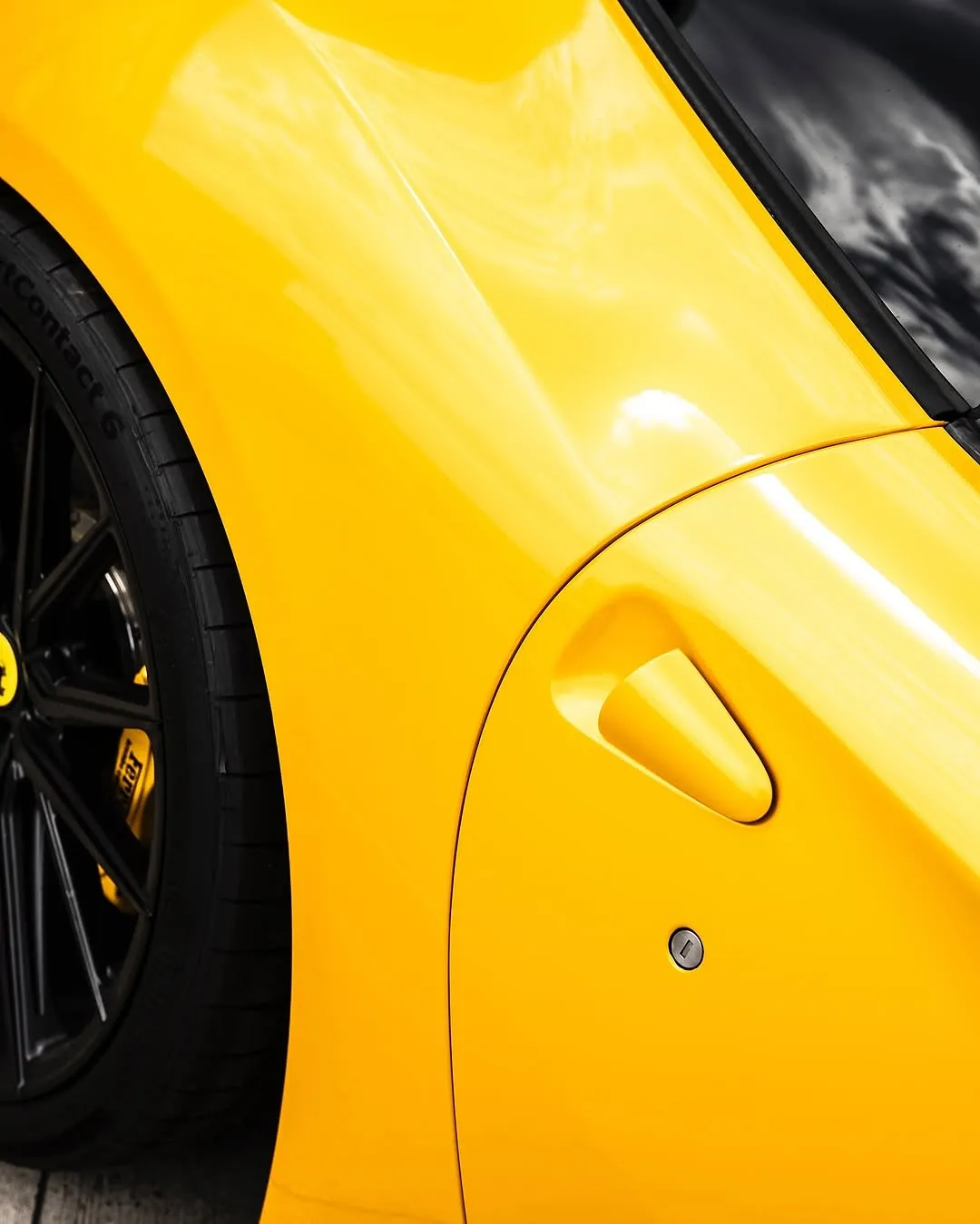 Ferrari F12 wrapped in Inozetek Gloss Dandelion Yellow Dynamic PPF - изображение 7