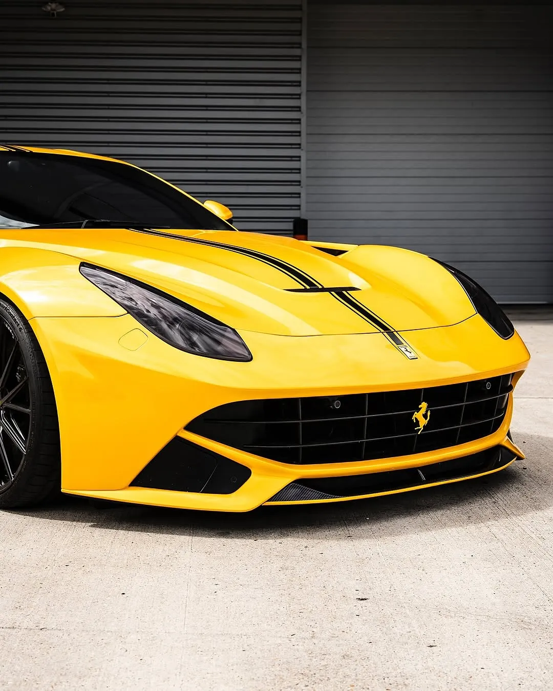 Ferrari F12 wrapped in Inozetek Gloss Dandelion Yellow Dynamic PPF - изображение 6