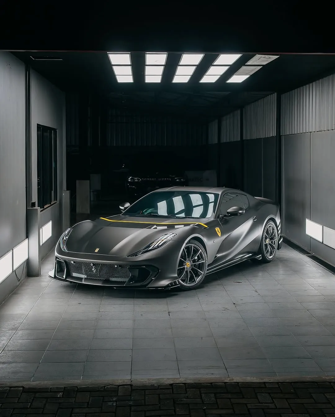 Ferrari 812 in Inozetek Dynamic PPF Gloss Tungsten Grey.