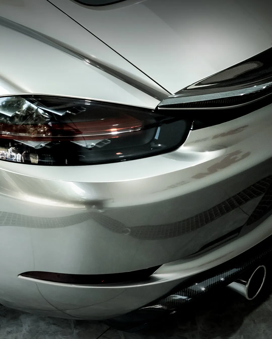 Porsche Cayman 718 в пленке Liquid Metallic Silver. - изображение 5