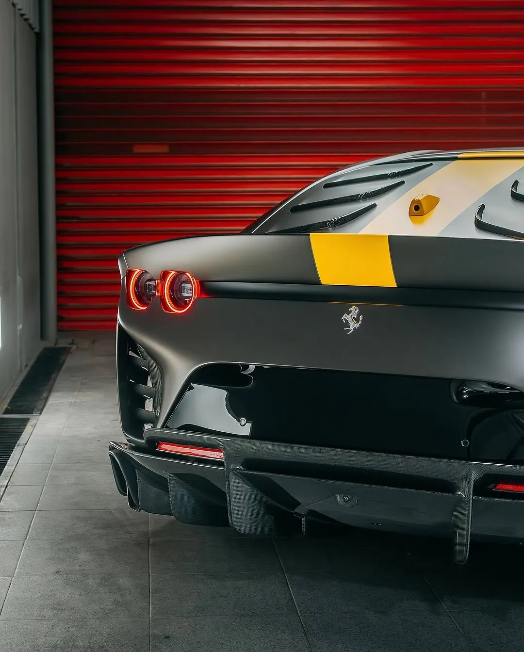 Ferrari 812 in Inozetek Dynamic PPF Gloss Tungsten Grey. - изображение 7