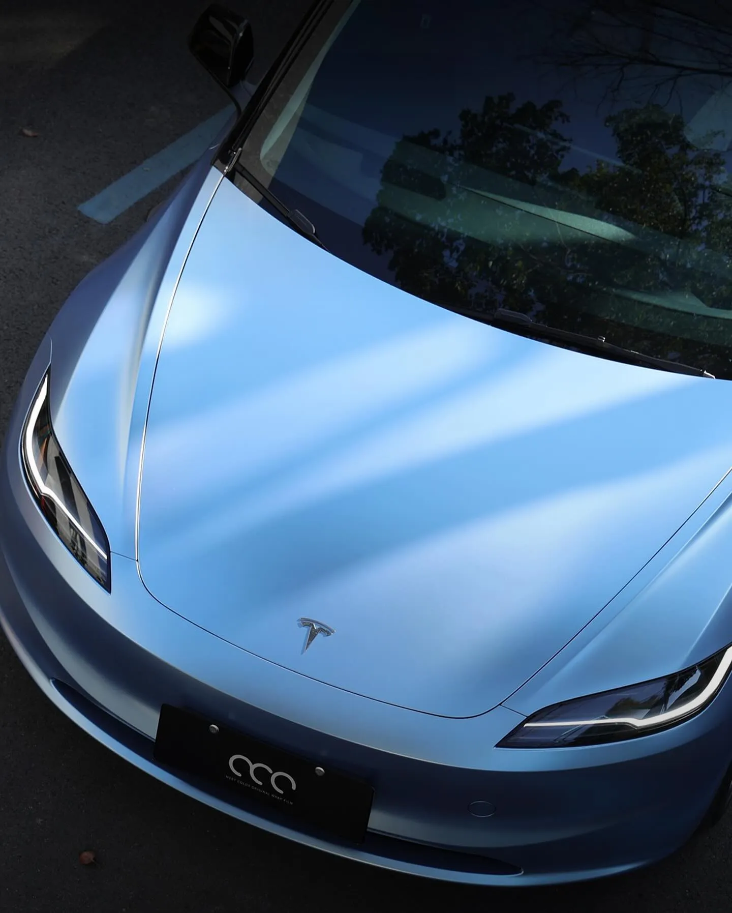 Tesla Model 3 в пленке Pearl Metallic Mist Blue. - изображение 5