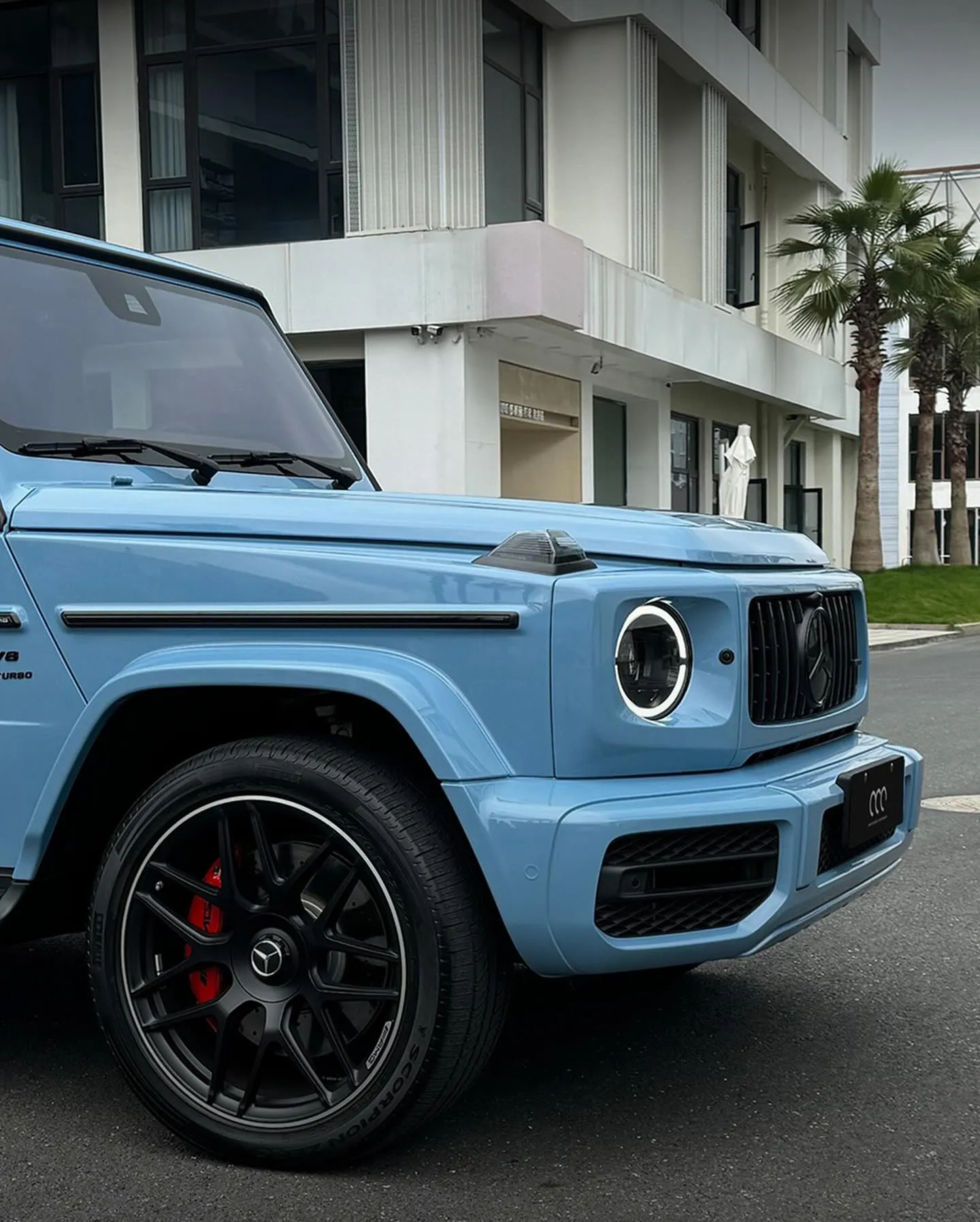 Mercedes G63, оклеенный пленкой MC Films Super Gloss China Blue. - изображение 4