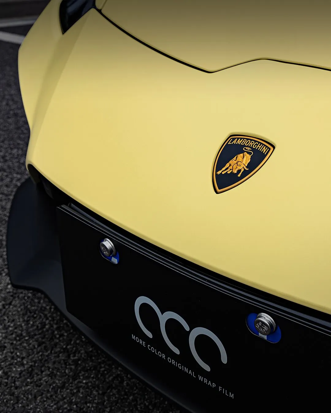 Lamborghini Huracan Evo в пленке Soft Light Yellow. - изображение 4