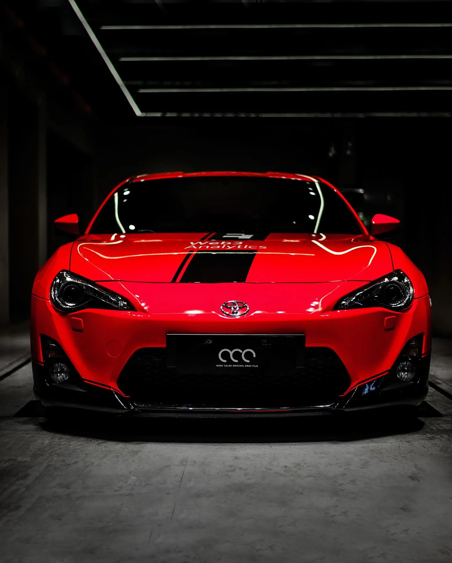 Toyota GT86, оклеенный пленкой MC Films Super Gloss Ferrari Red.