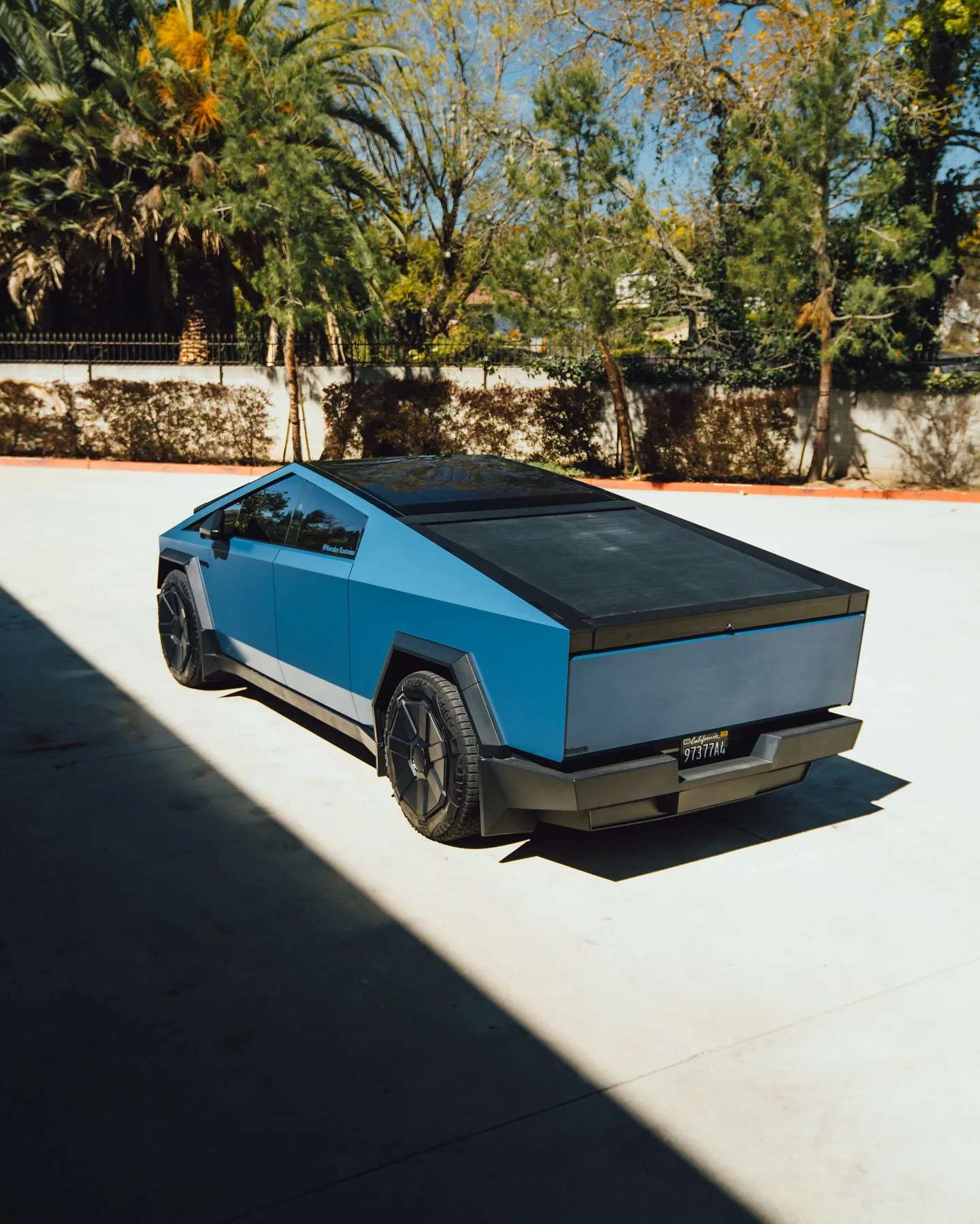 Tesla Cybertruck wrapped in Inozetek Frozen Satin Narwhal Blue film. - изображение 4