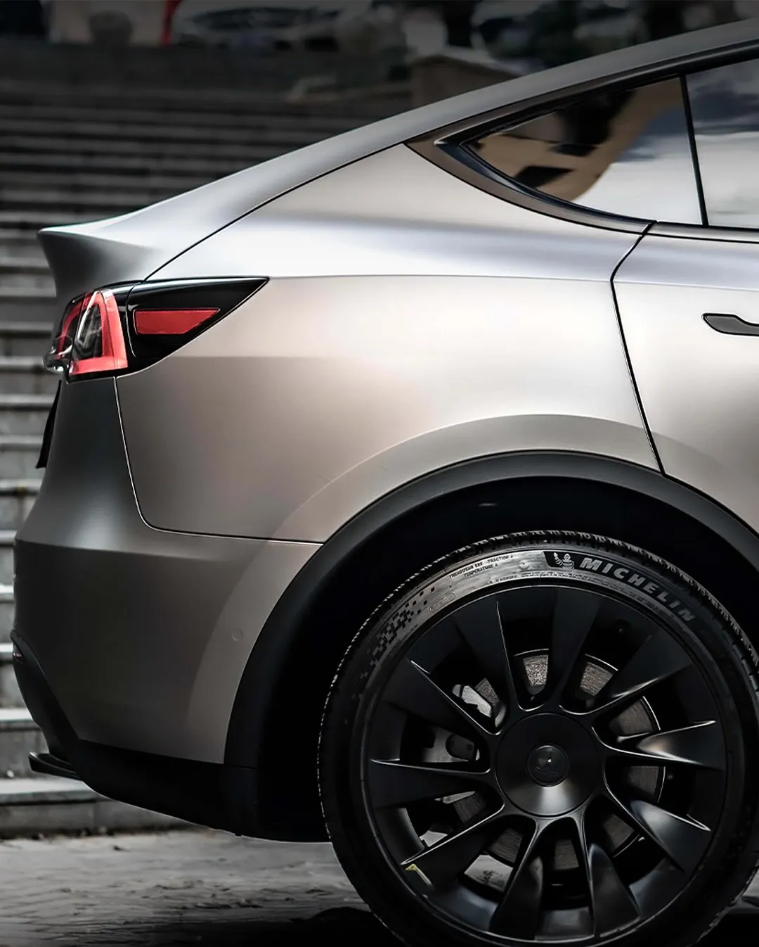 Tesla Model Y в пленке Matte Monza Grey Magno. - изображение 5