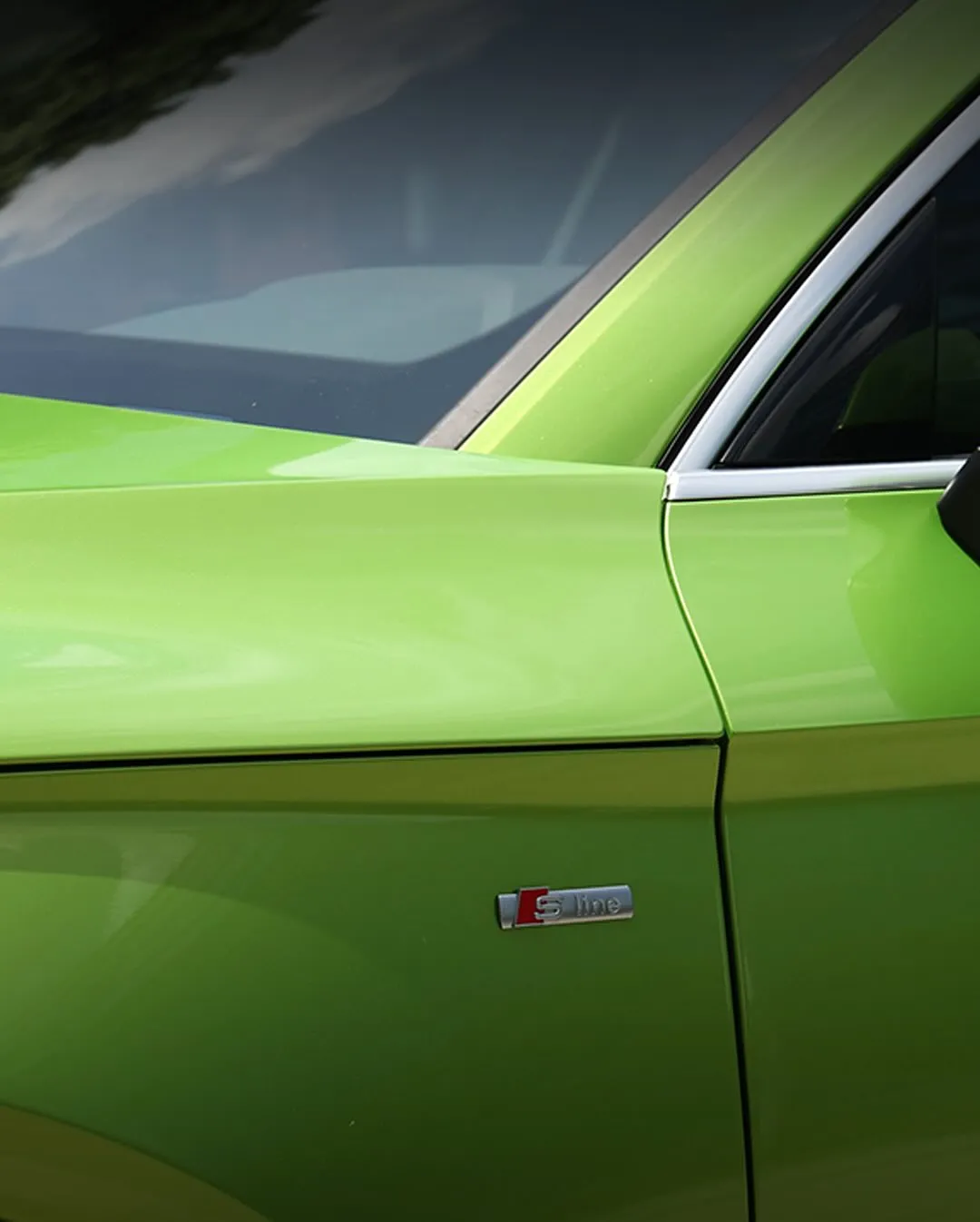 Audi Q5 в пленке Super Gloss Track Green. View 1