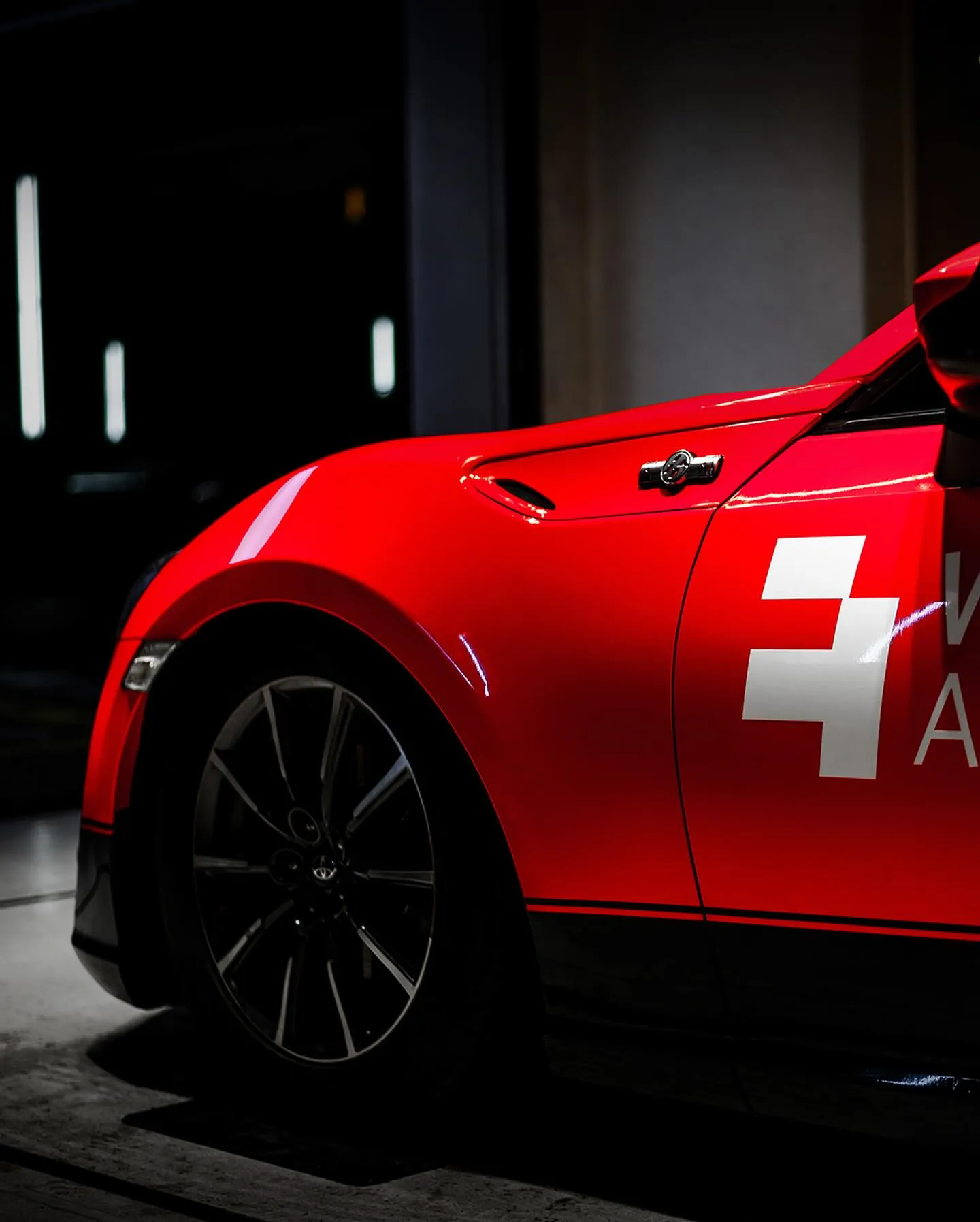 Toyota GT86, оклеенный пленкой MC Films Super Gloss Ferrari Red. - изображение 4