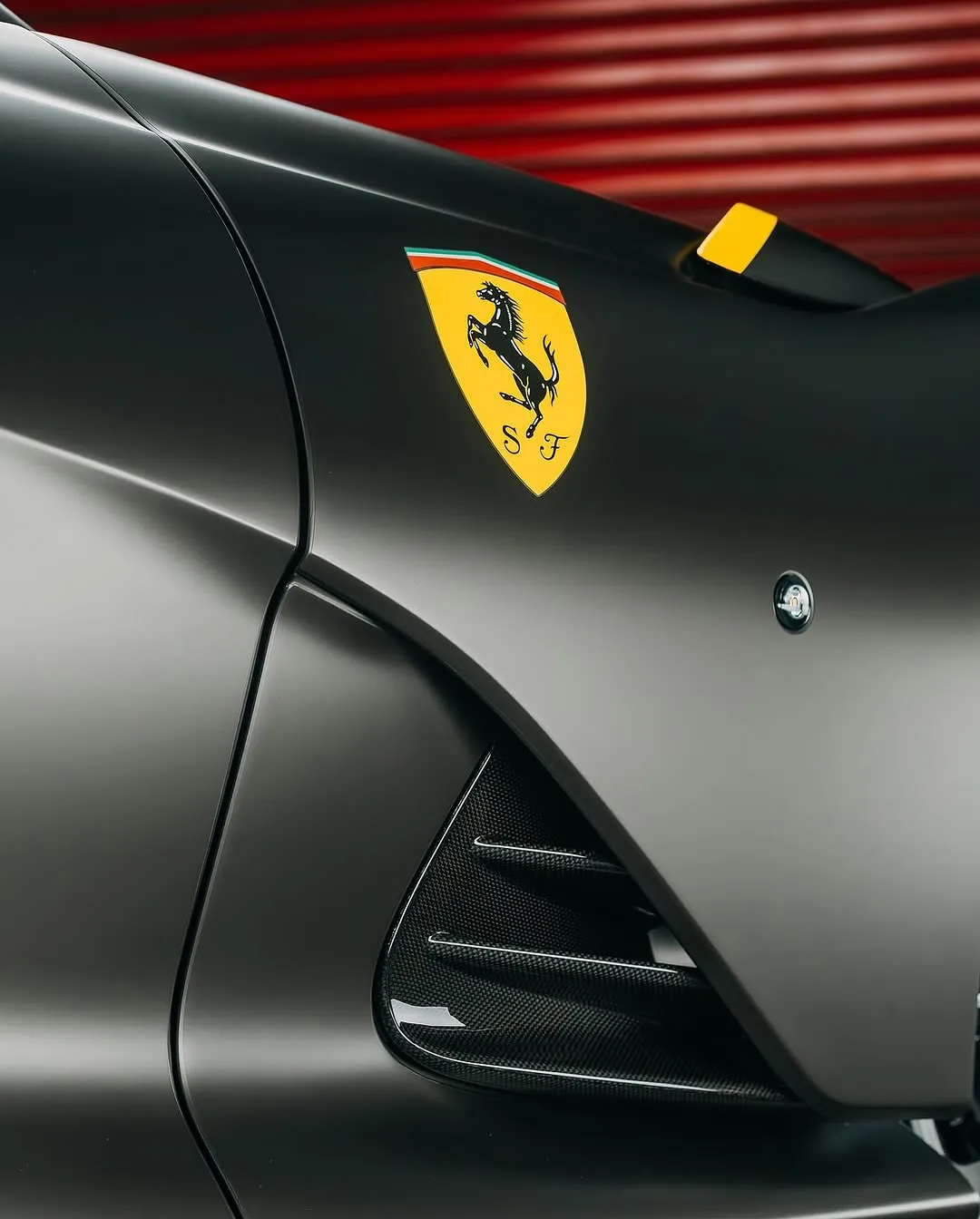 Ferrari 812 in Inozetek Dynamic PPF Gloss Tungsten Grey. - изображение 9