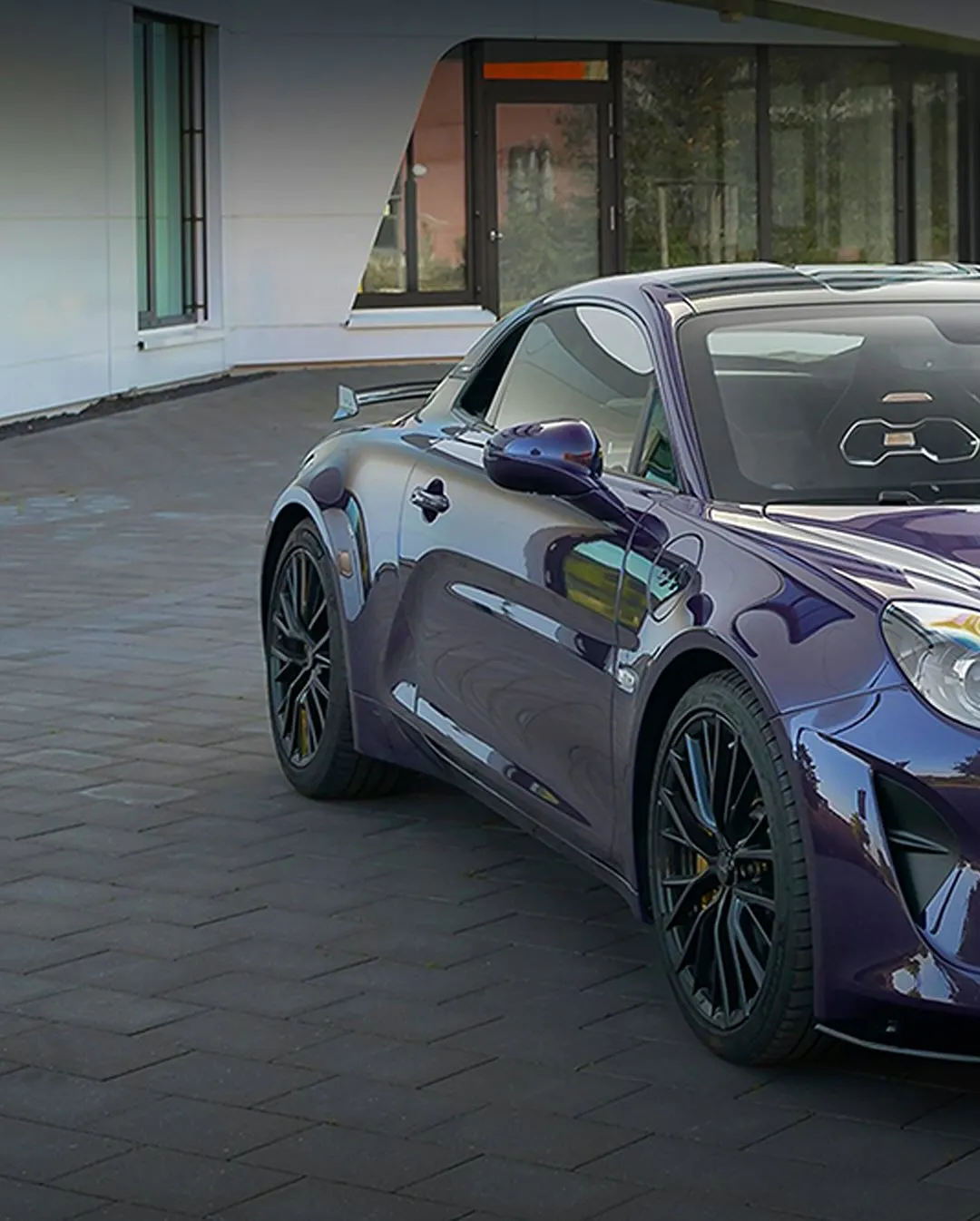 Alpine A110 в пленке Super Gloss Venetian Purple. View 1