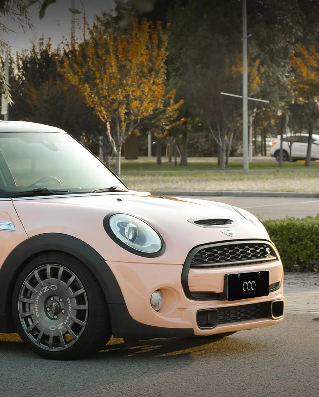 Mini Cooper S в пленке High Gloss Vibrant Coral. - изображение 4