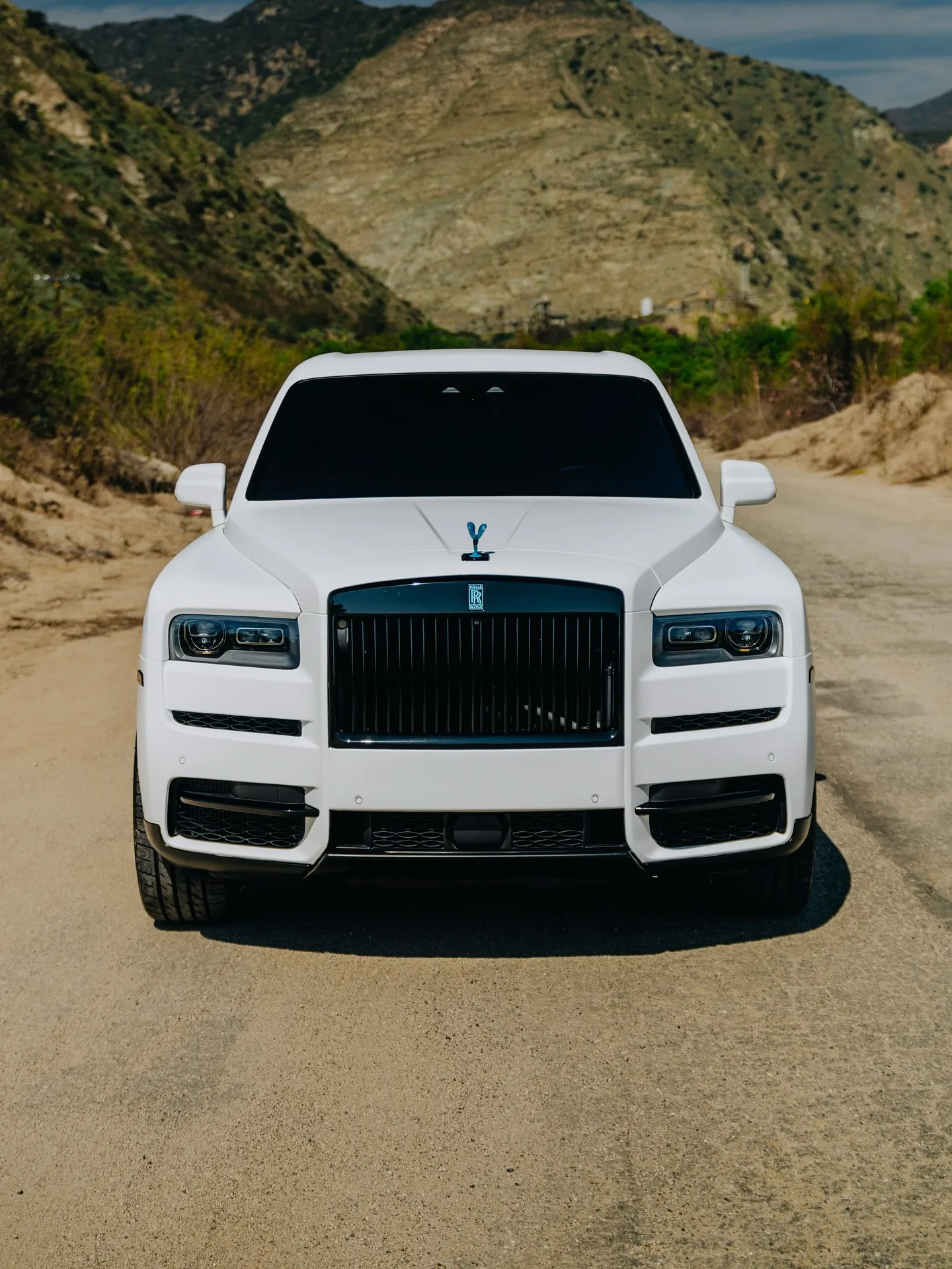 Rolls Royce Cullinan protected with Inozetek Dynamic PPF Satin Pearl White film. - изображение 7