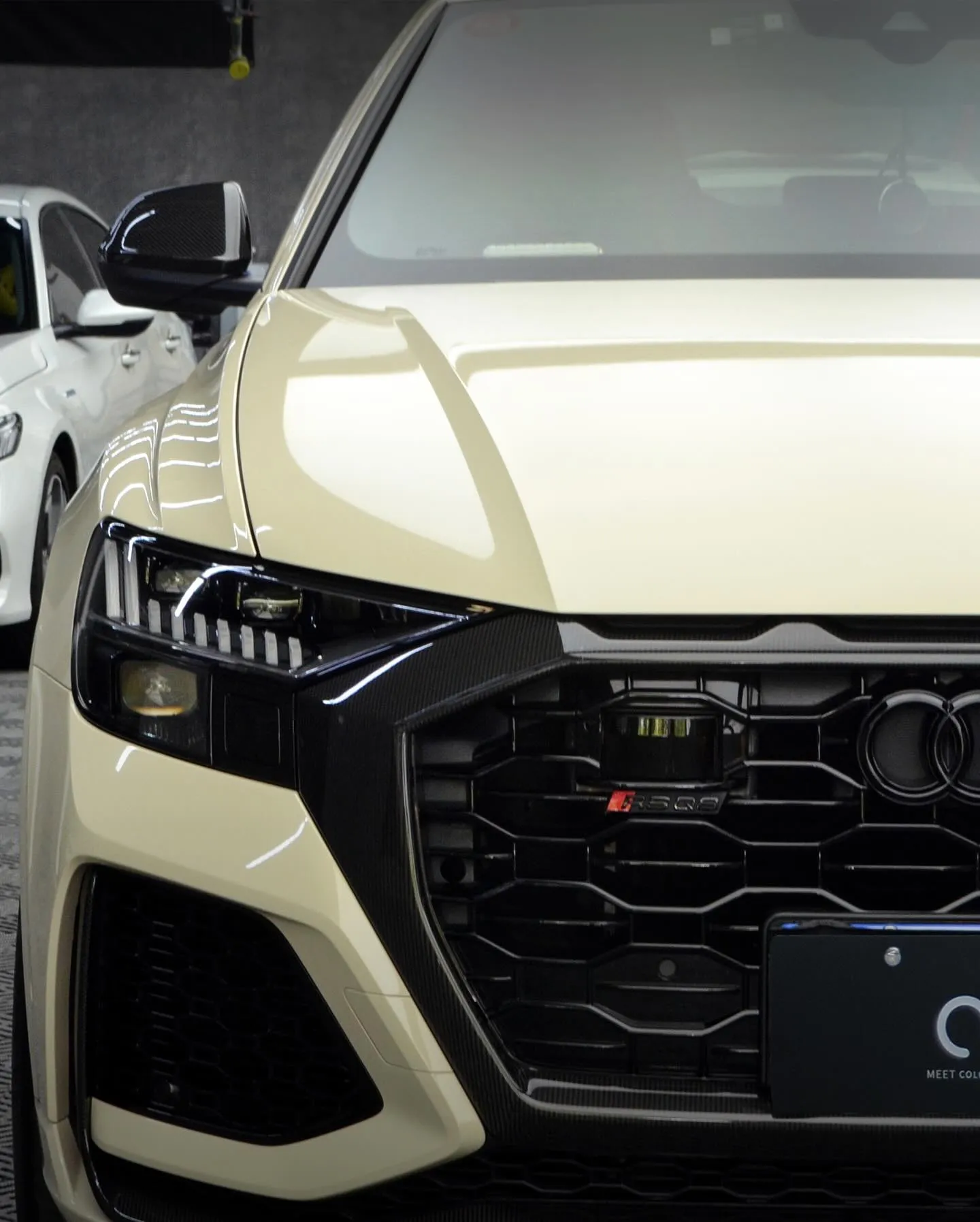 Audi RSQ8, оклеенный пленкой MC Films CG002 Super Gloss Desert Yellow. View 2