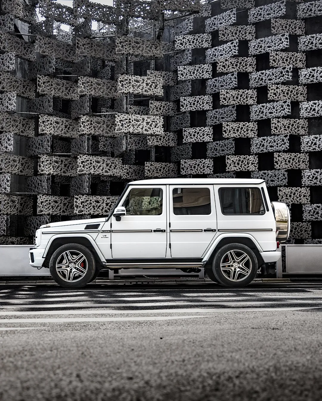 Mercedes-Benz G63 в пленке Super Matte Geranium White.