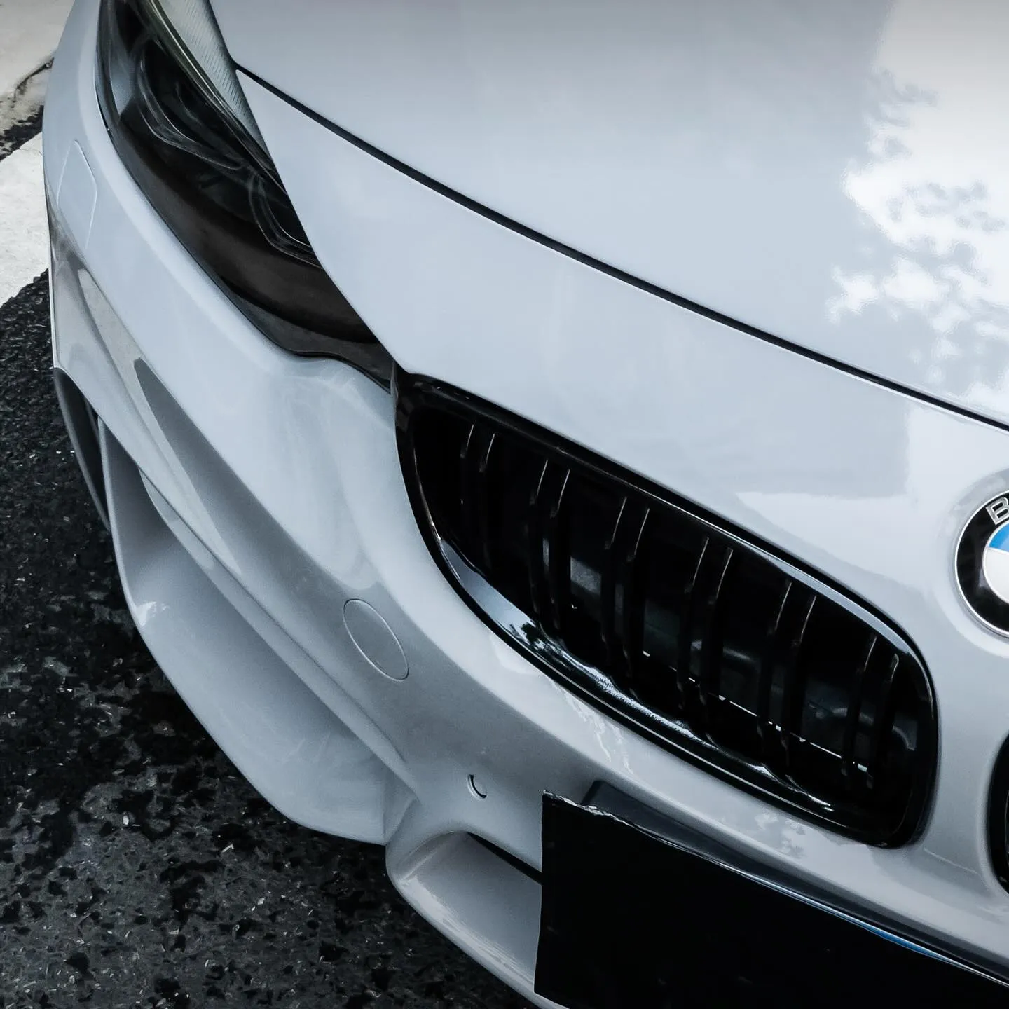 BMW 330i, оклеенный пленкой MC Films YC45 Super Gloss Brooklyn Grey. - изображение 4