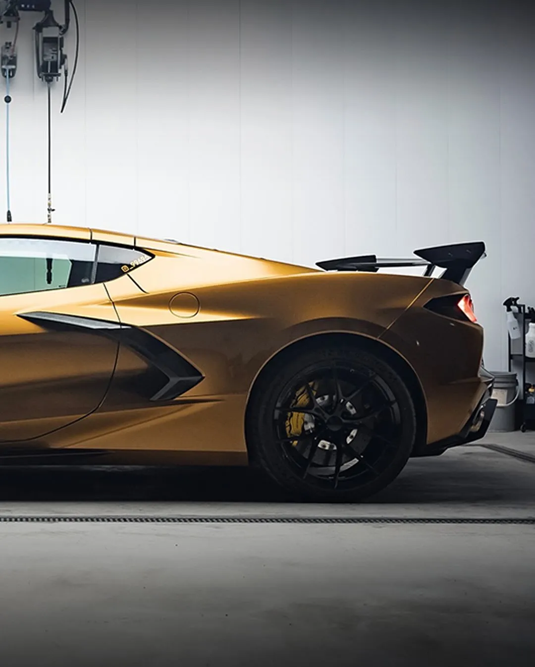 Corvette C8 в пленке Madeira Gold. - изображение 6