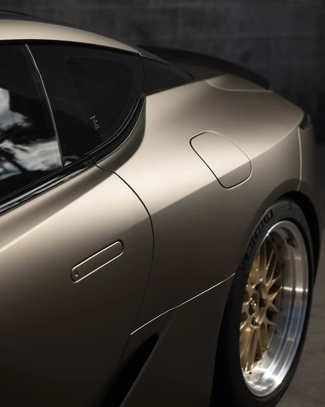 Lexus LC500 wrapped in Inozetek Gloss Metallic Titanium Dynamic PPF - изображение 4