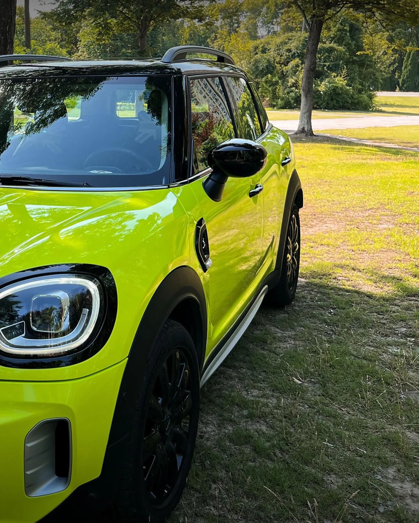 Mini Clubman S в пленке Super Glossy Fluo Green. - изображение 4