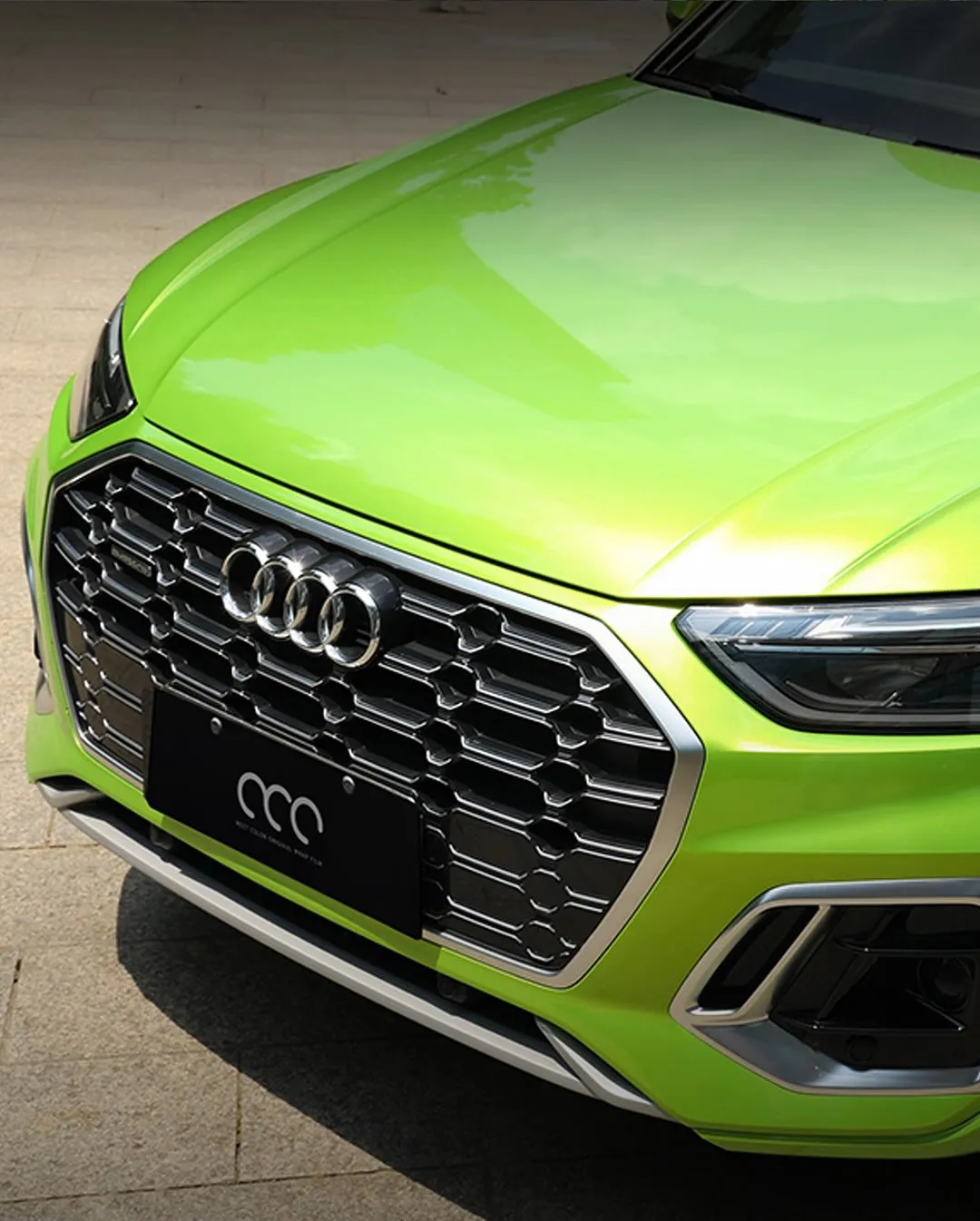 Audi Q5 в пленке Super Gloss Track Green.