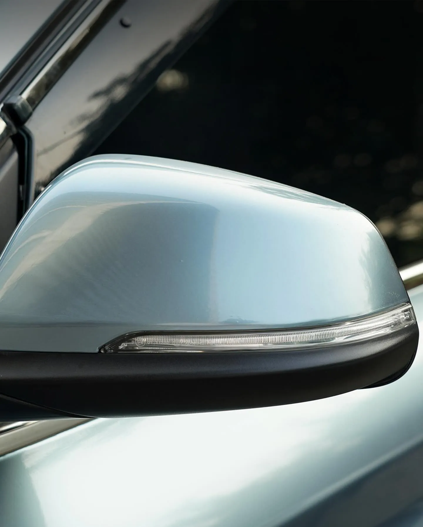 BMW X1, оклеенный пленкой MC Films Gloss Metallic Somato Blue. View 1