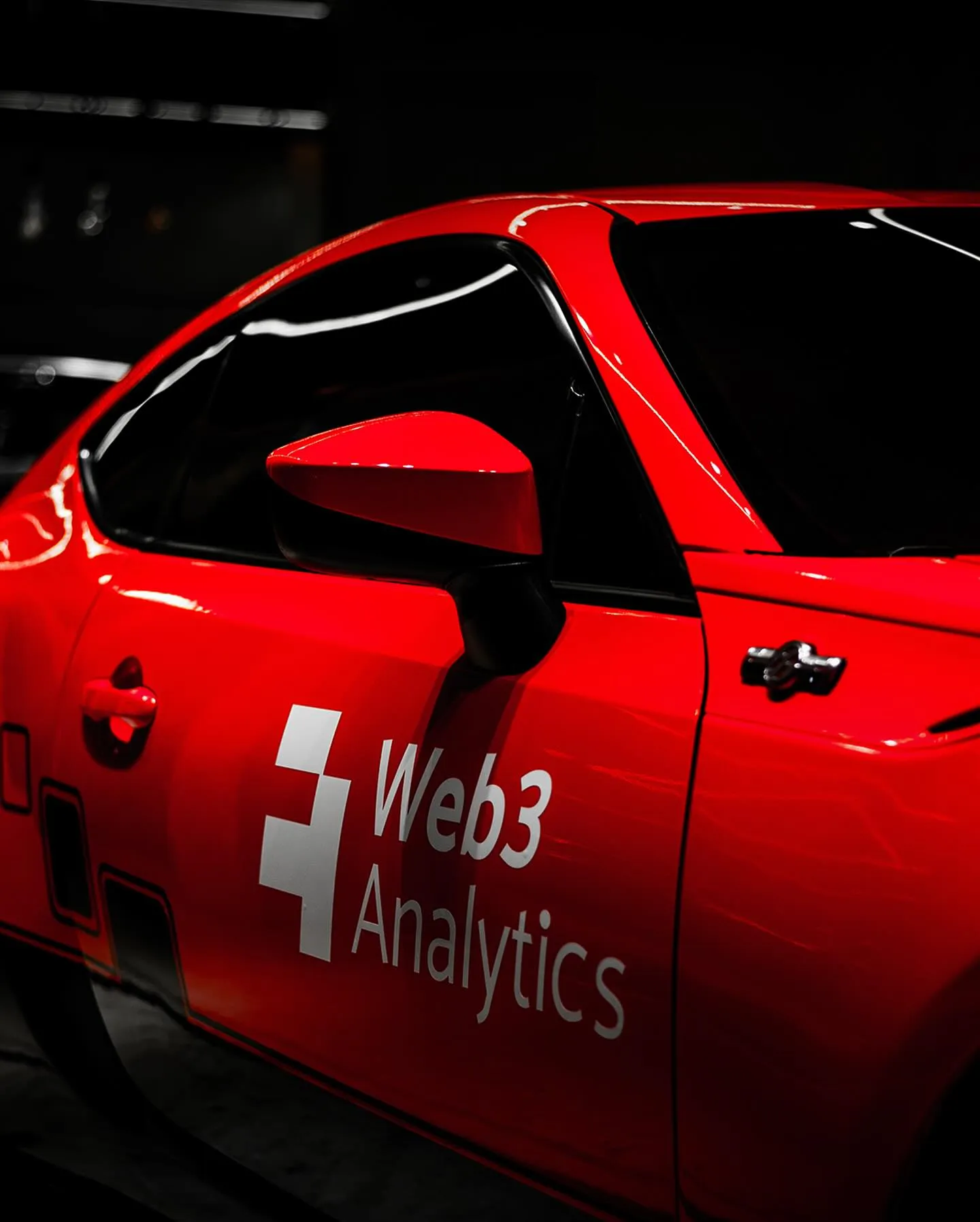 Toyota GT86, оклеенный пленкой MC Films Super Gloss Ferrari Red. View 2