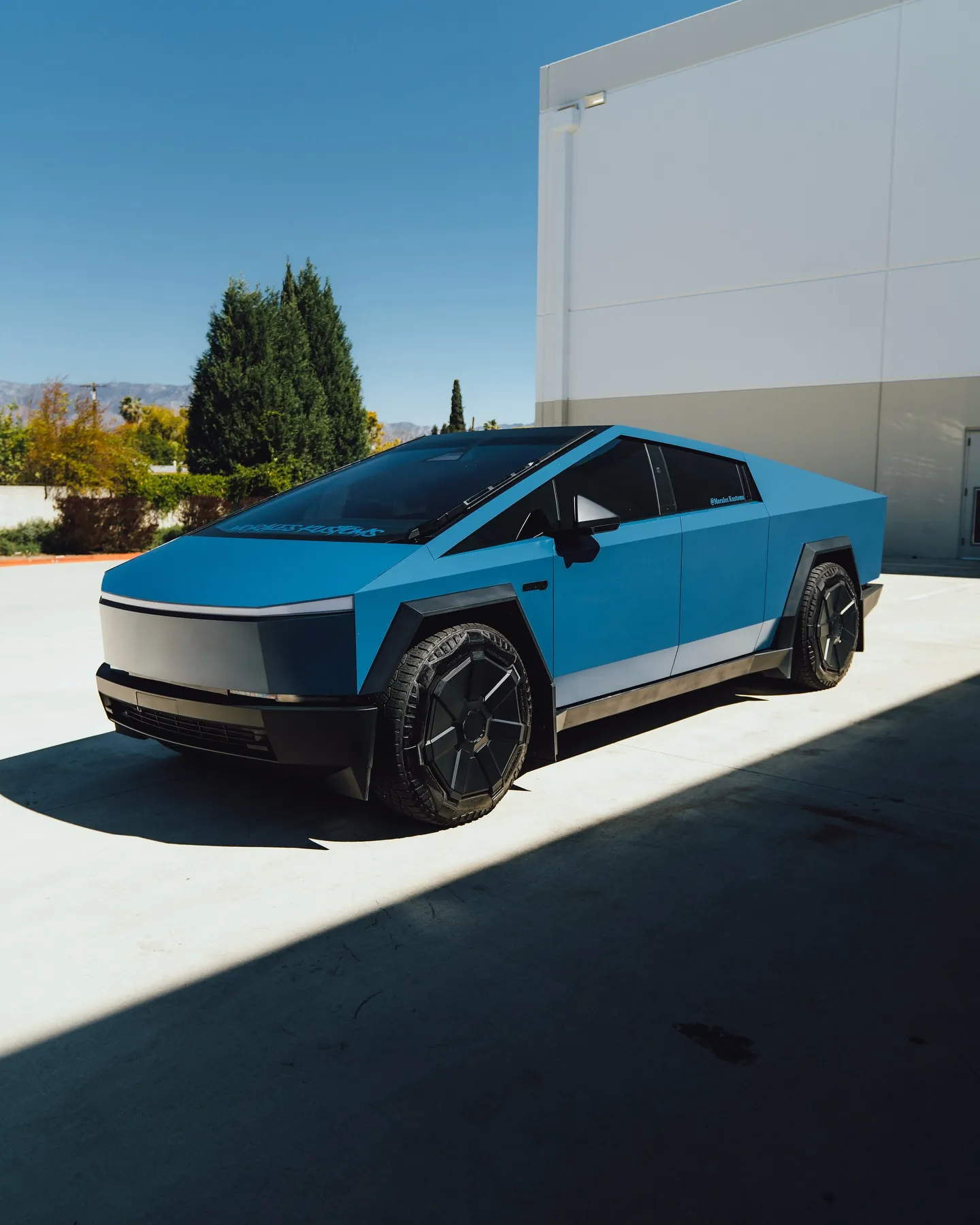 Tesla Cybertruck wrapped in Inozetek Frozen Satin Narwhal Blue film. - изображение 7