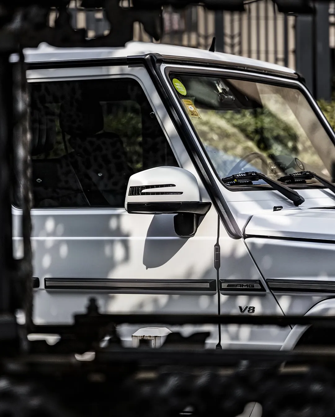 Mercedes-Benz G63 в пленке Super Matte Geranium White. View 1
