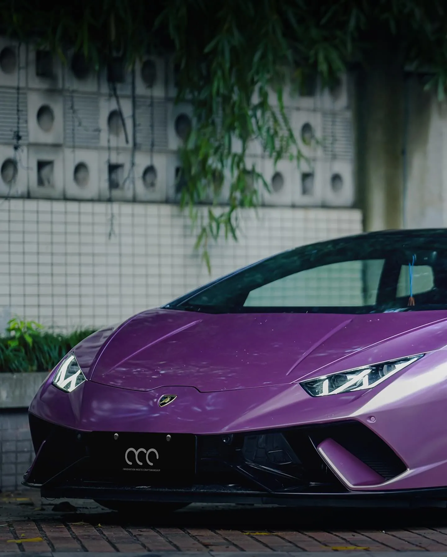 Lamborghini Huracan Performante, оклеенный пленкой MC Films High Gloss Metallic Diablo Viola. View 2
