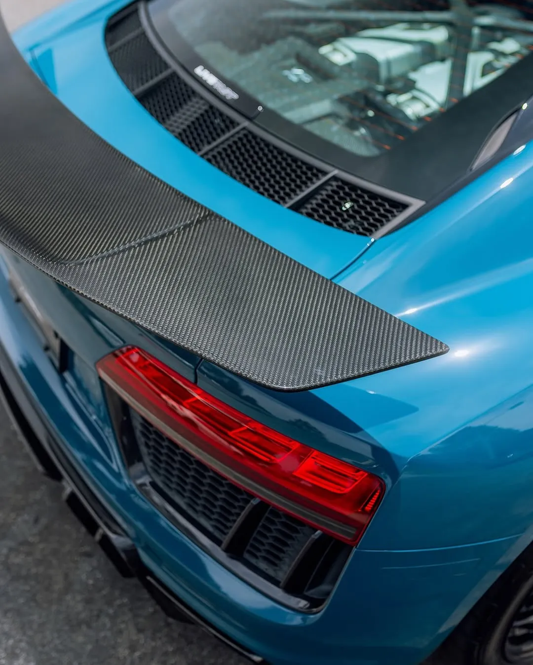 Audi R8 in Inozetek Dynamic PPF Gloss Petrol Blue. - изображение 7