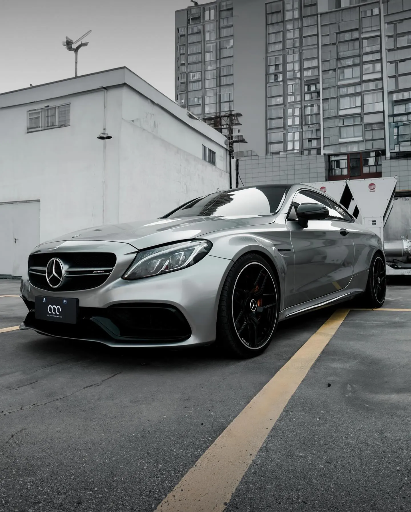 Mercedes C63s, оклеенный пленкой MC Films High Gloss GT Silver.